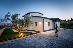 Exterior - Impressive villa with sauna, private pool, whirlpool, panoramic sea view (KAŠTELIR)
