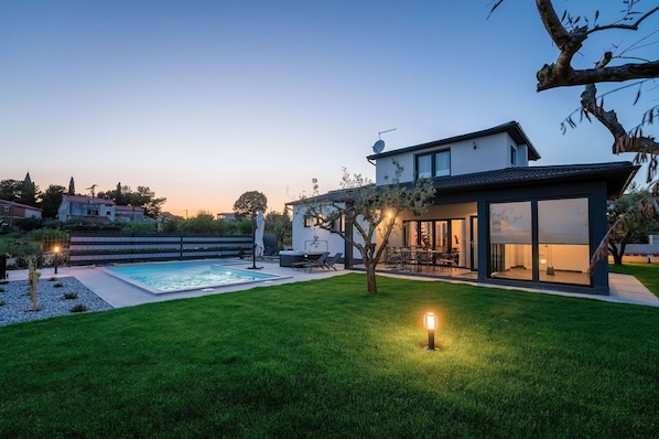 Pool - Impressive villa with sauna, private pool, whirlpool, panoramic sea view (KAŠTELIR)