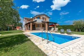 Pool - Mediterranean villa with private saltwater pool, cot, hot tub, table tennis, playground (Višnjan)