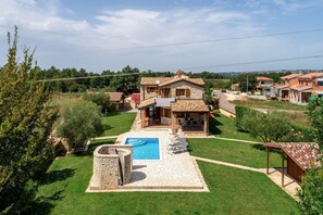 Exterior - Mediterranean villa with private saltwater pool, cot, hot tub, table tennis, playground (Višnjan)