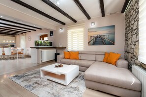 Living area - Stunning villa with magnificent panoramic views, private pool, children's swing, BBQ (VIŽINADA)