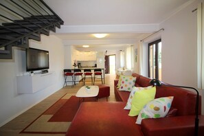 Living area - Charming apartment just 700 metres from the beach with garden, washing machine, WiFi (Porec)