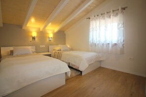 Escritorio, wifi gratis y ropa de cama 