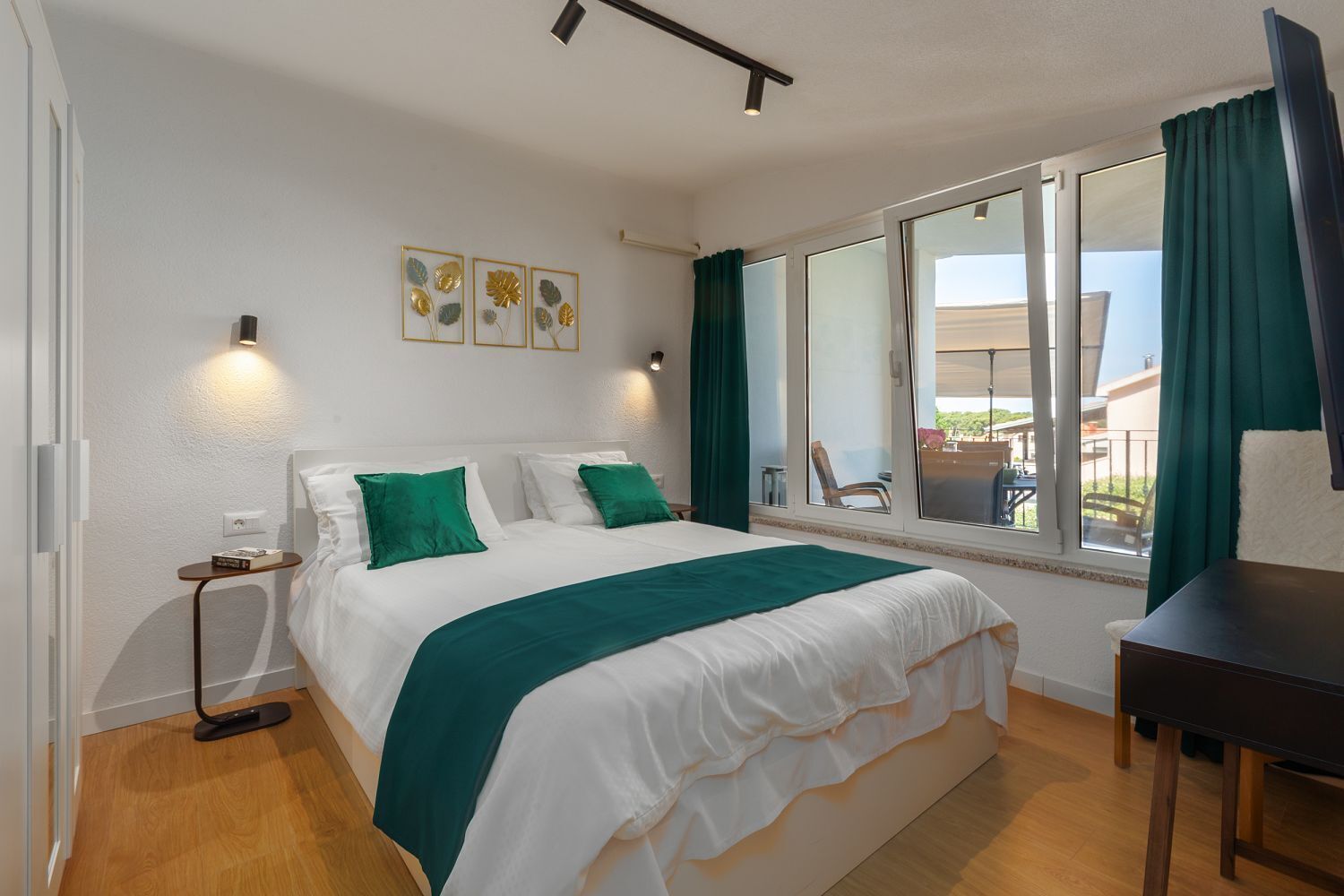 Schreibtisch, kostenloses WLAN, Bettwäsche