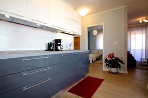 Interior - Idyllic apartment just 700 metres from the beach with balcony, garden and WiFi (Porec)
