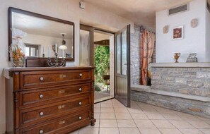 Interior - Rustic and authentic holiday home with barbecue, cot and dog-friendly (Kastelir)