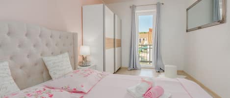 Desk, free WiFi, bed sheets