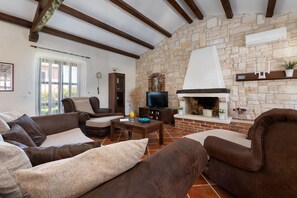 Ping pong - Mediterranean villa with private pool, barbecue, table tennis and close to the Parenzana cycle path (Vižinada)