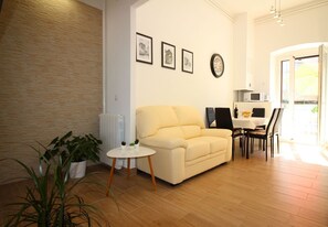 Living area - Fantastic location in the centre of Porec, only 200 metres from the beach with sea views (Porec)