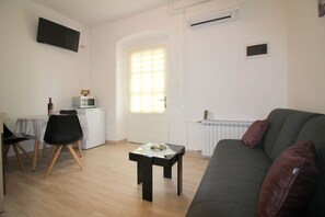 Living area - Dog-friendly apartment in the centre of Porec, just 400 metres from the beach (Porec)
