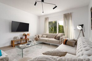 Living area - Fantastic villa with sea view, private pool, cot, BBQ area, washing machine (Kastelir)