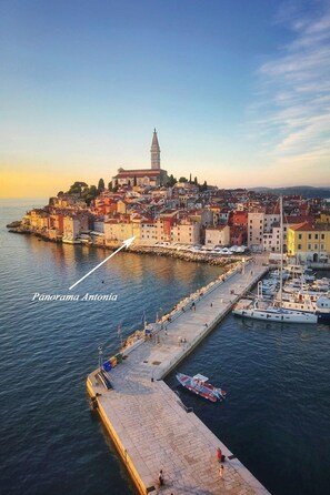 Marina - Stunning apartment in Rovinj with unique panoramic views right by the sea (Rovinj)