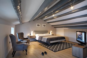 Desk, free WiFi, bed sheets - Stunning apartment in Rovinj with unique panoramic views right by the sea (Rovinj)