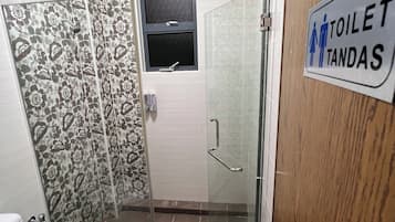Bidet, Handtücher, Seife