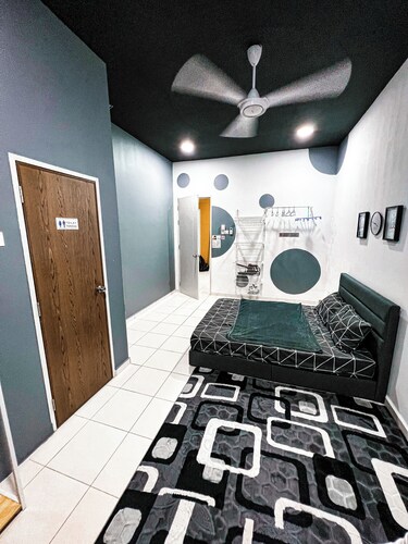 Spacious 4-bedroom house in enchanting Melaka with AC comfort