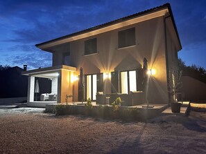 Exterior - Fantastic apartment in Rovinj, only 500 metres from the beach, with BBQ area and parking space (Rovinj)