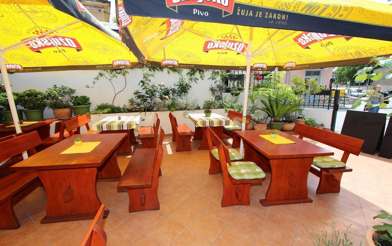 屋外ダイニングエリア