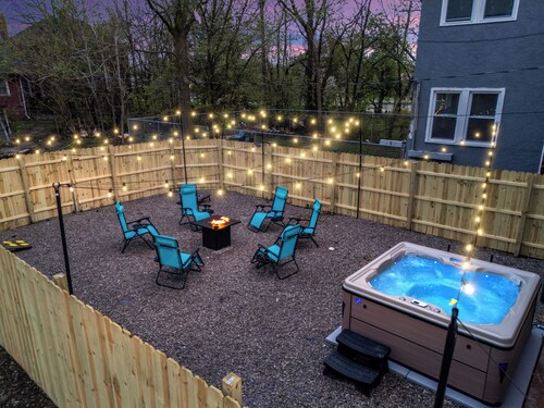 Epic Family Getaway Hot Tub + Mural Game Room