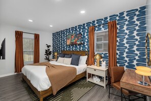 4 bedrooms, iron/ironing board, free WiFi, bed sheets - Epic Family Getaway Hot Tub + Mural Game Room (Detroit)