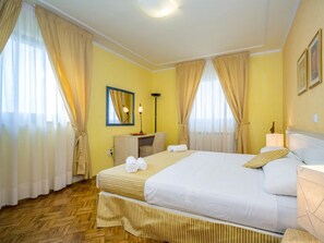 Desk, free WiFi, bed sheets - Special apartment with swimming pool, barbecue area, cot – dog-friendly (Rovinj)