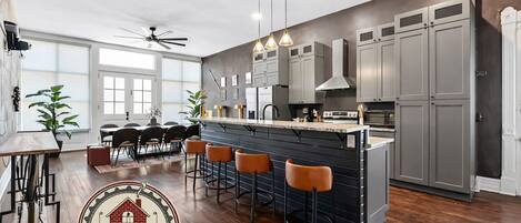 雪櫃、微波爐、焗爐、爐具