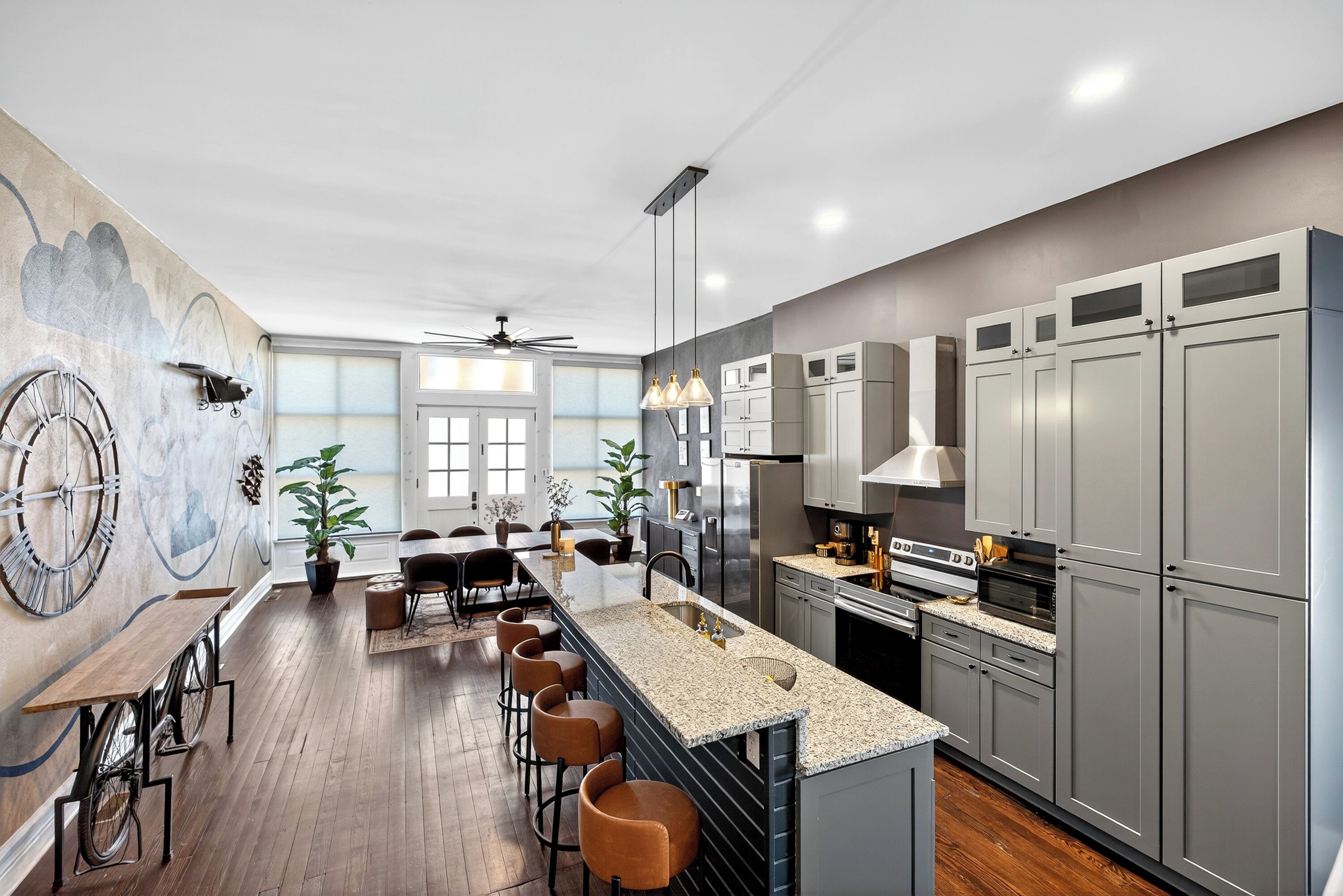 Mikrovågsugn, ugn, spishäll och diskmaskin