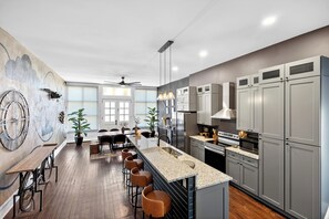 Mikrobølgeovn, ovn, kogeplade, opvaskemaskine