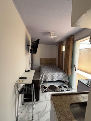 1 chambre, fer et planche à repasser, Wi-Fi, draps fournis