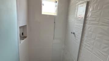 Toallas, jabón y papel higiénico