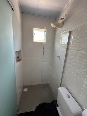 タオル、石鹸、トイレットペーパー