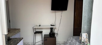 Kitchen with easy access to downtown and Del Rey shopping mall.