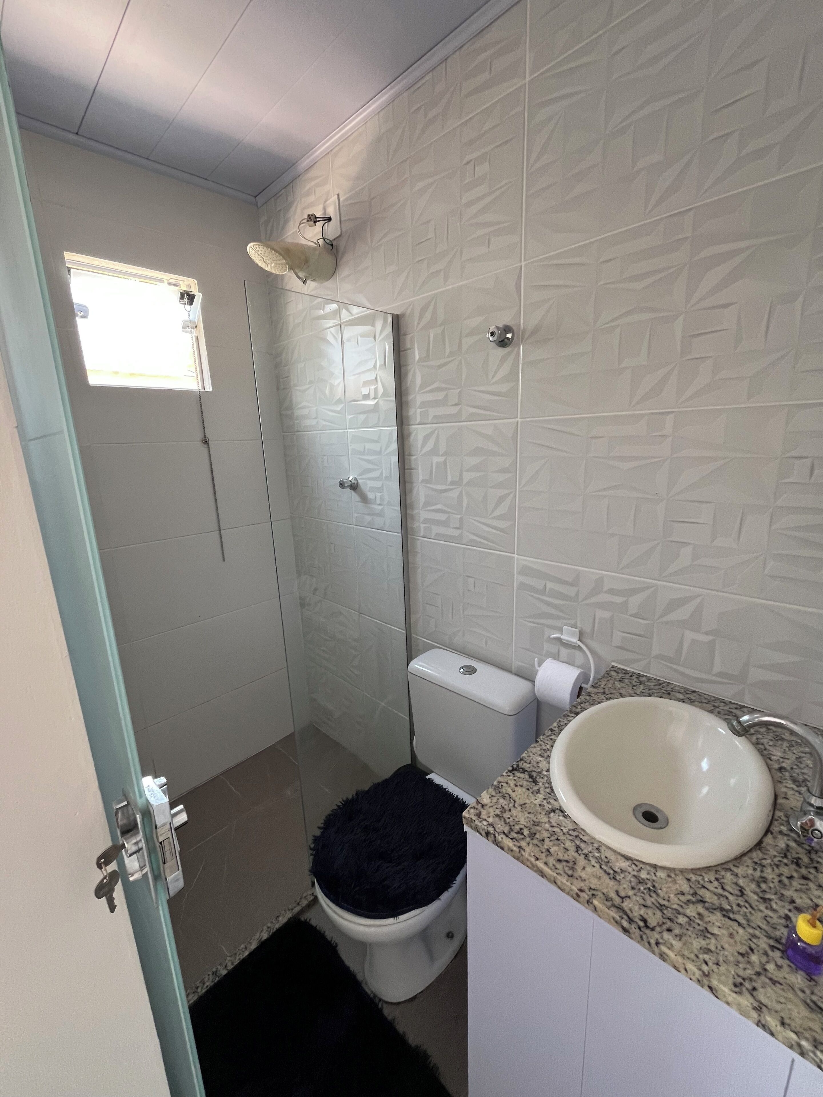 タオル、石鹸、トイレットペーパー