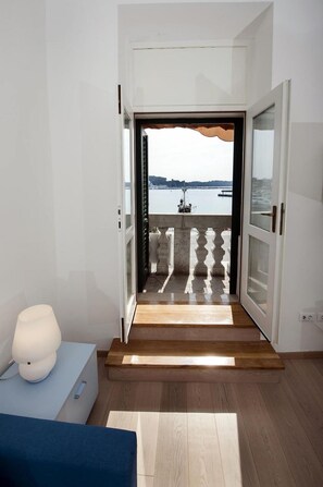 Interior - Impressive apartment with sea view right in Rovinj, only 200 metres from the beach (Rovinj)