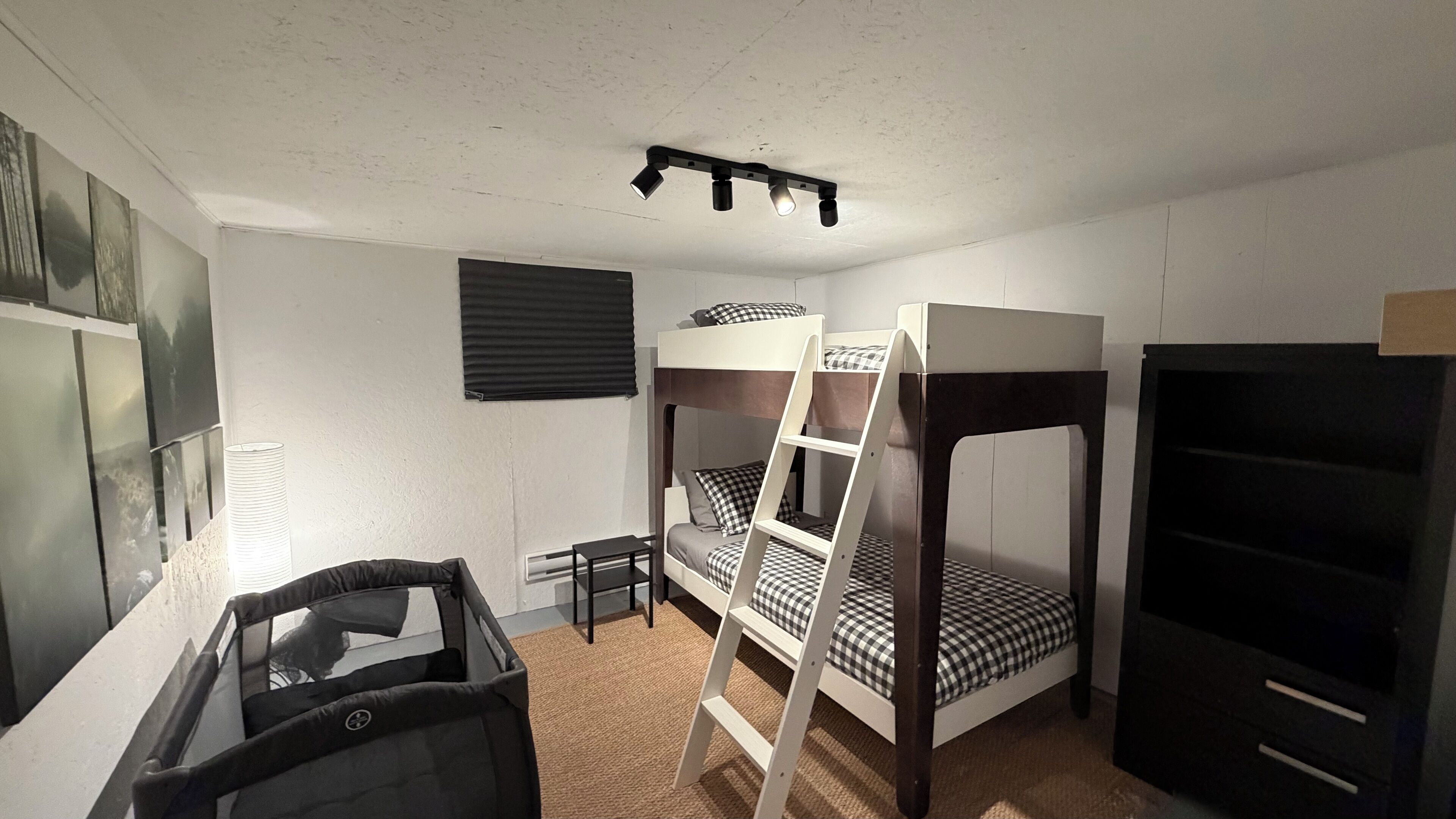 4 soverom, strykejern/-brett, wi-fi og sengetøy