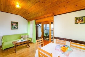 Interior - Cosy apartment just 570 metres from the beach with sea view, parking space, WiFi (Crikvenica)