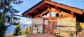 Unique chalet 6 guests, southwest terrace, Arc 1800, parking, wifi