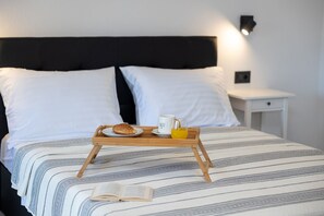 Desk, free WiFi, bed sheets - Mediterranean villa with private pool, sea view, dog-friendly, barbecue, private parking (Grižane)