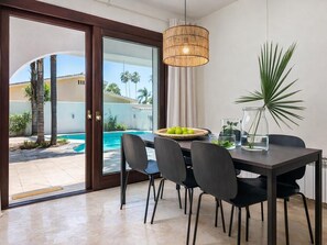 Dining - Mediterranean villa with Internet, air conditioning and pool (Estepona)