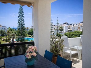 Outdoor dining - Exclusive penthouse with private pool in Marbella (Marbella)
