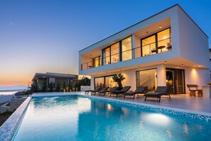 Pool - Luxury villa with panoramic views of Kvarner Bay, private pool, BBQ area, washing machine (Crikvenica)