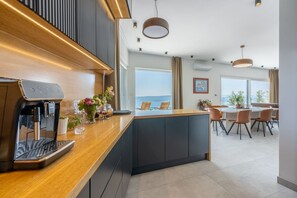 Fridge, stovetop, dishwasher, coffee/tea maker - Luxury villa with panoramic views of Kvarner Bay, private pool, BBQ area, washing machine (Crikvenica)