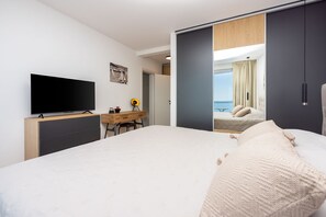 Desk, free WiFi, bed sheets - Luxury villa with panoramic views of Kvarner Bay, private pool, BBQ area, washing machine (Crikvenica)