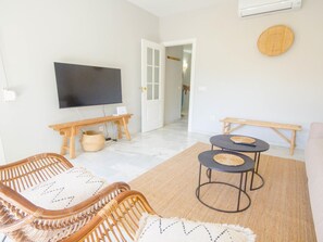 TV - Elegant apartment in Estepona, near the sea (Estepona)