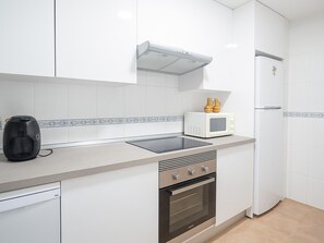 Coffee/tea maker, fridge, microwave, oven - Apartment in Marbella near Puerto Banús with pools and terrace (Marbella)