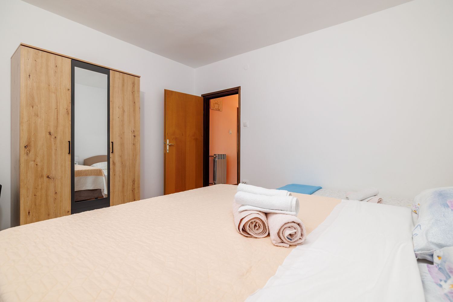 Bureau, Wi-Fi gratuit, draps fournis