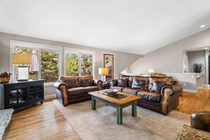 TV, fireplace, DVD player, stereo