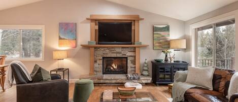 Tv, pejs, dvd-afspiller, stereoanlæg