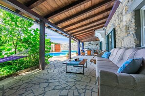 Terrace/patio - Light-filled finca with nearby alpaca ranch, private pool, barbecue area, washing machine (Drivenik)
