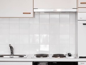 Mikroaaltouuni, uuni, astianpesukone, kahvin-/teenkeitin