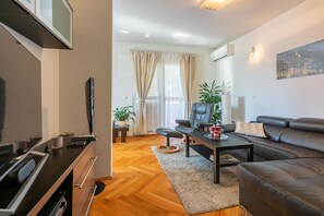 Living area - Idyllic apartment with parking space, WiFi, air conditioning, washing machine (Crikvenica)